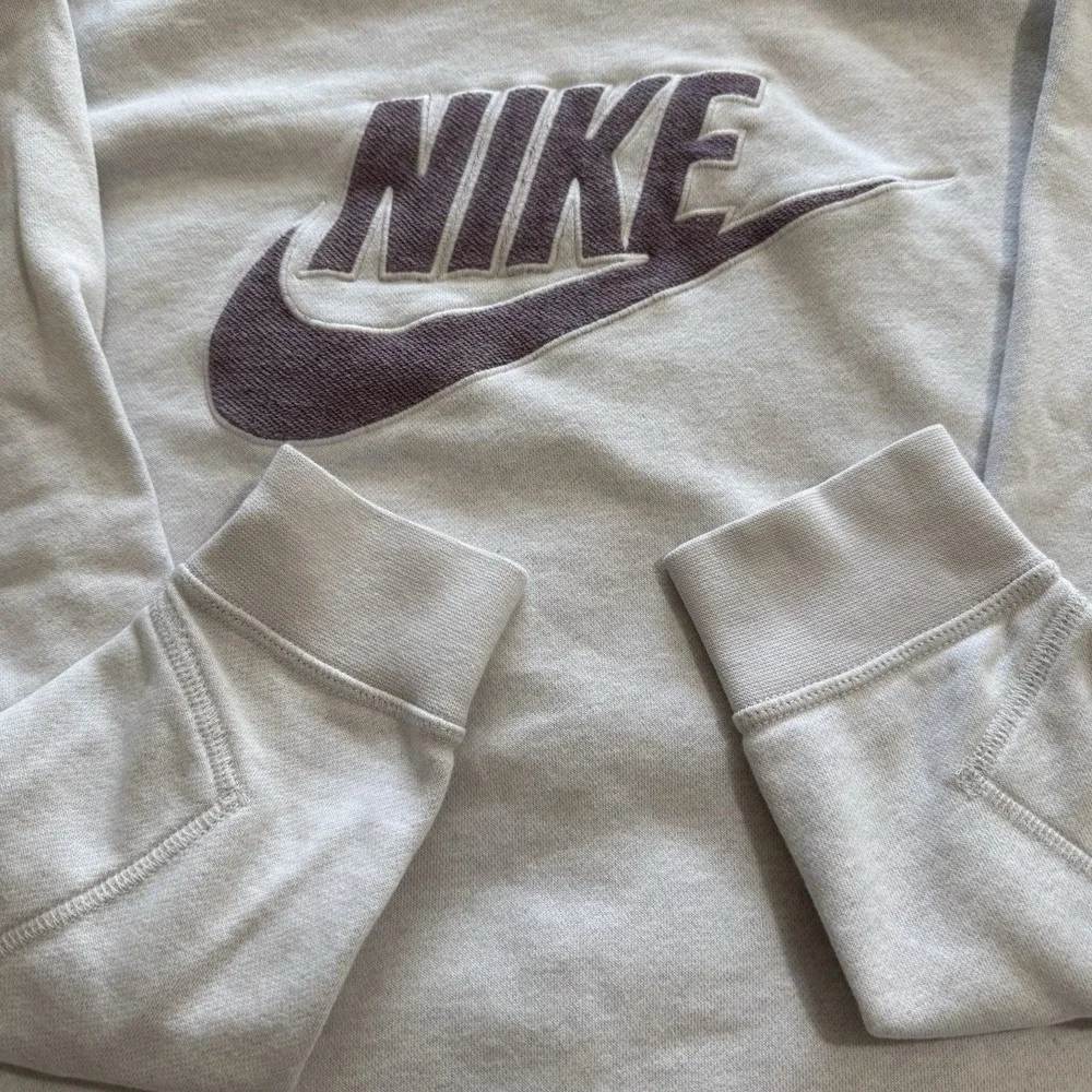 Nike WM‎ Small Lt Grey Sweatshirt W/purple Nike Logo, MoveToZero Collection Cozy